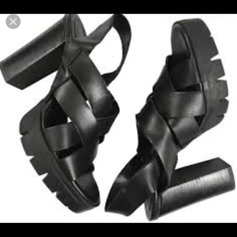 Zara woman chunky block heel straps sandal.